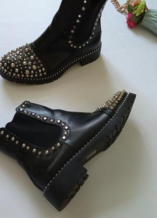Крутейшие женские ботинки с шипами италия 🔗8 фото