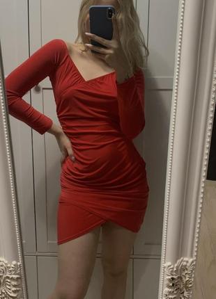 Красное платье в обтяжку2 фото