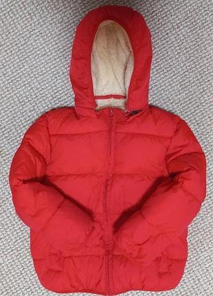 Червона дитяча курточка унісекс.