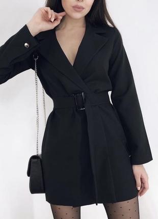 Плаття в чорному кольорі з поясом