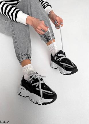 Черные с серым кожаные резиновые массивные кроссовки на белой высокой массивной грубой подошве платформе8 фото