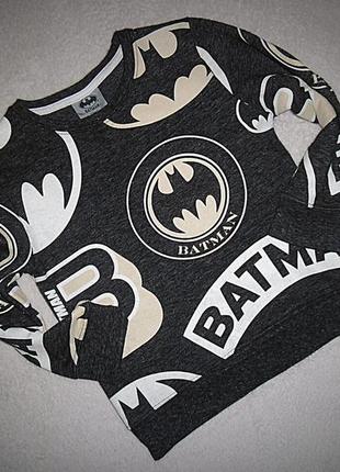 Свитшот next на 4 года.