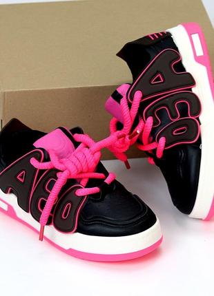 Стильные кроссовки яркие розовые черные