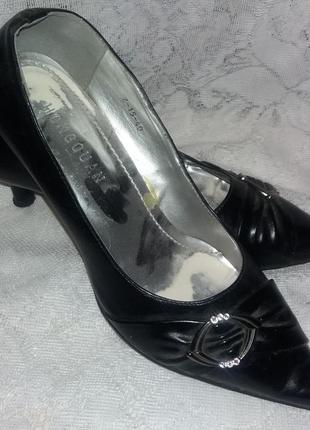Женские черные туфли остроносые 40 размер, б.у.1 фото
