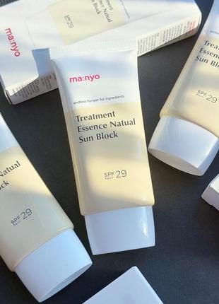 Крем для чутливої шкіри manyo treatment essence natural sun block spf 29 pa++1 фото