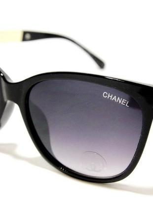 Сонцезахисні окуляри у стилі chanel