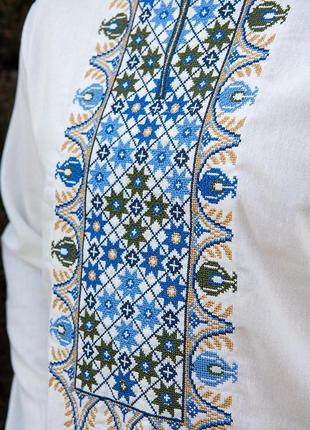 Вышиванка льняная мужская молочная, рубашка с синим орнаментом7 фото