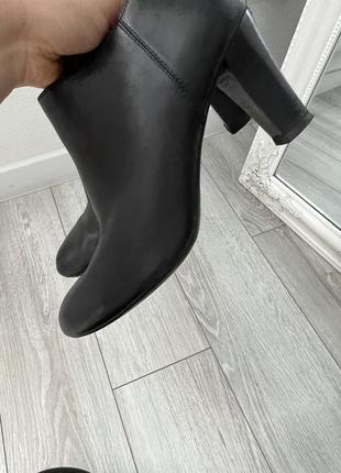 Черные женские кожаные ботинки geox ботильоны кожаные на каблуке 8см8 фото