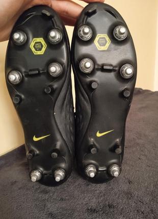 Nike 4