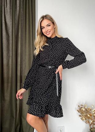 Женское платье миди в горошек свободного кроя с длинным рукавом с поясом