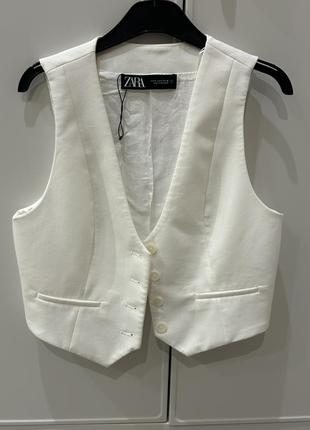 Белая короткая жилетка zara размер m