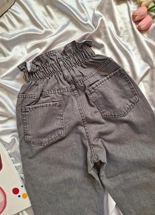 Серые джинсы с резинкой на талии / на резинке5 фото