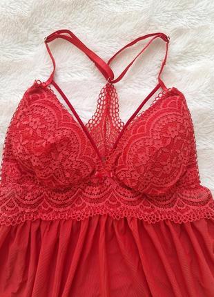 Пеньюар красного цвета