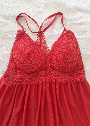 Пеньюар красного цвета