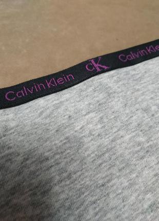 Серые хлопковые котоновые трусики бикини с черной лого резинкой и розовой надписью calvin klein 1996 оригинал размер м2 фото