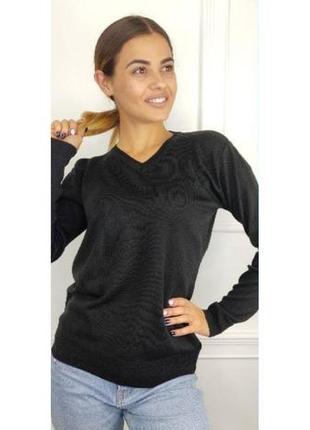 Жіночий светр з коміром мис, кофта однотонна чорна1 фото