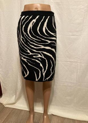 Жіноча в'язана коротка спідниця чорна з білим