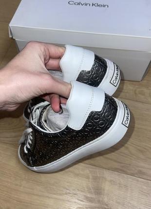 Calvin klein кеди оригінал стан нових кросівки срібні преміум  якість4 фото
