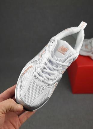 Женские кроссовки new balance 530 white silver peach белого с серебристым и персиковым цветами3 фото