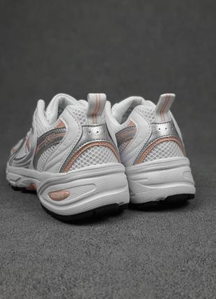 Женские кроссовки new balance 530 white silver peach белого с серебристым и персиковым цветами5 фото