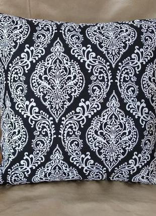 Декоративная наволочка черно -белый дамаск с плотной ткани 35*35 см