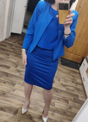 Синий костюм 3в1 + еще одна юбка карандаш синего цвета