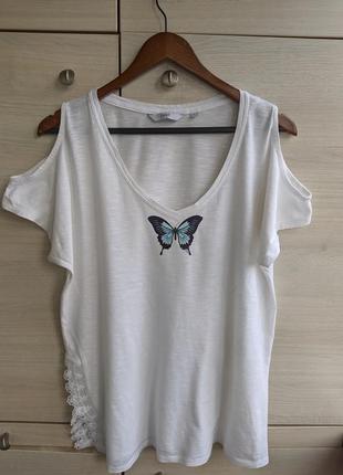 Ніжна футболка з відкритими плечима