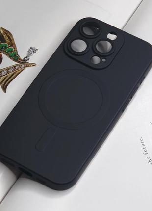 Черный чехол на iphone 15 pro. защита камеры, матовый цвет