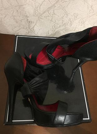 Дуже красиві босоніжки cesare paciotti оригінал