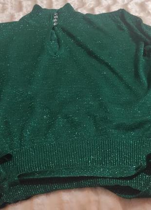 Хорошая кофта трендового цвета.