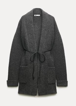 Коротке трикотажне пальто zara з паском1 фото