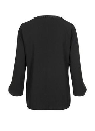 Элегантная качественная блузка премиум класса с декором бренда из ночевки marc cain3 фото