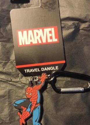 Брелок бренду marvel