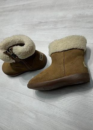 Ugg маленькі дитячі утеплені замшеві уггі на хутрі оригінал