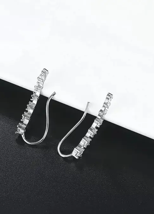 Серьги серебристые с цирконами код 953