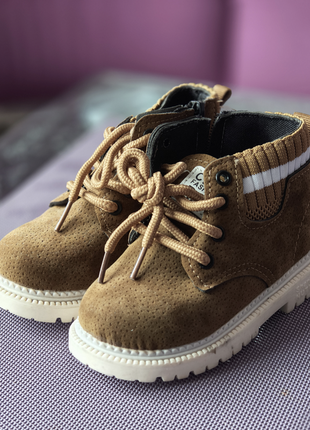 Демисезонные сапожки для малышей