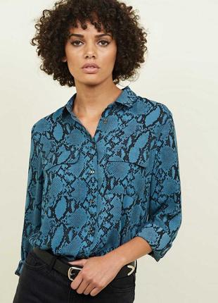 Брендовая блузка, рубашка "new look" со змеиным принтом. размер uk10/eur38.