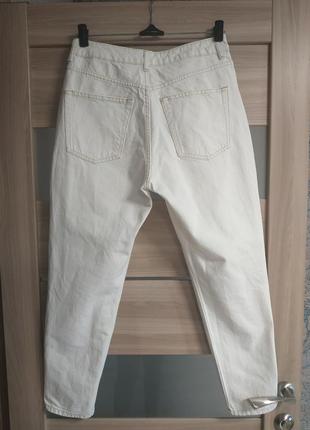 Стильные кремовые джинсы мом9 фото