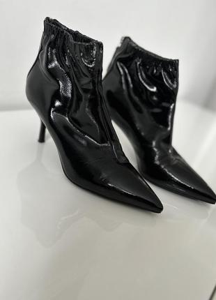 Шкіряні лакові ботильони marccain, 39р