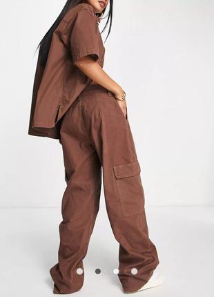 Трендовые широкие коричневые карго брюки оверсайз asos3 фото