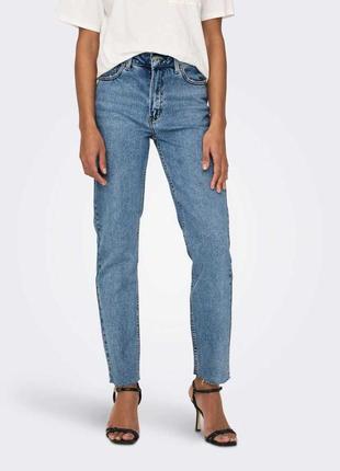 Стильные высокие прямые джинсы