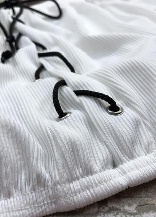 Нереально стильная белая блуза с открытыми плечами в рубчик со шнуровкой4 фото