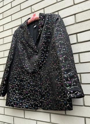 Атласный черный жакет,пиджак,блейзер с цветочной вышивкой большой размер7 фото