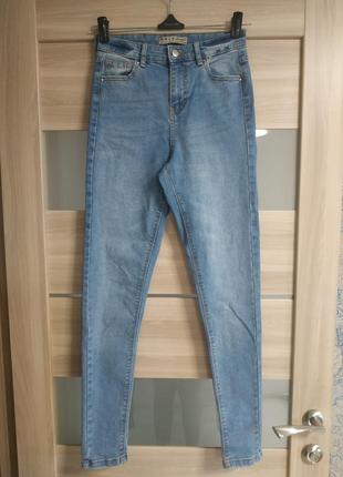 Стильные базовые высокие джинсы скинни1 фото