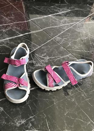 Босоніжки фірмові