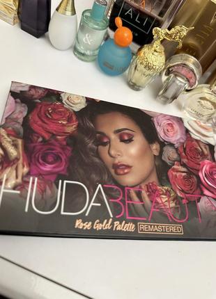 Палетка тіней huda beauty rose gold remastered palette