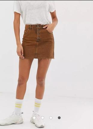 Brown short skirt with front slit