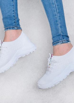Стильні білі кросівки з текстилю сітка літні дихаючі модні кроси кеди на платформі3 фото