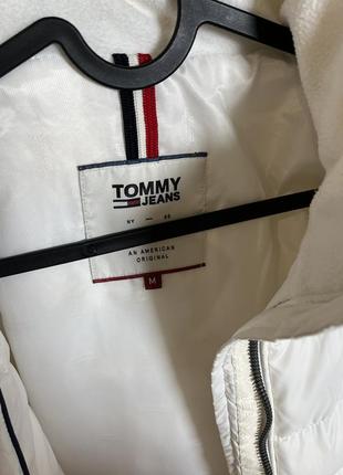 Белая куртка пуховик куртка tommy hilfiger р.m8 фото