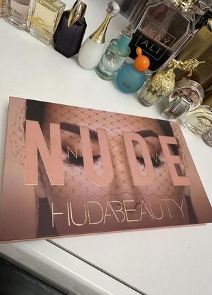 Палетка тіней huda beauty the new nude palette